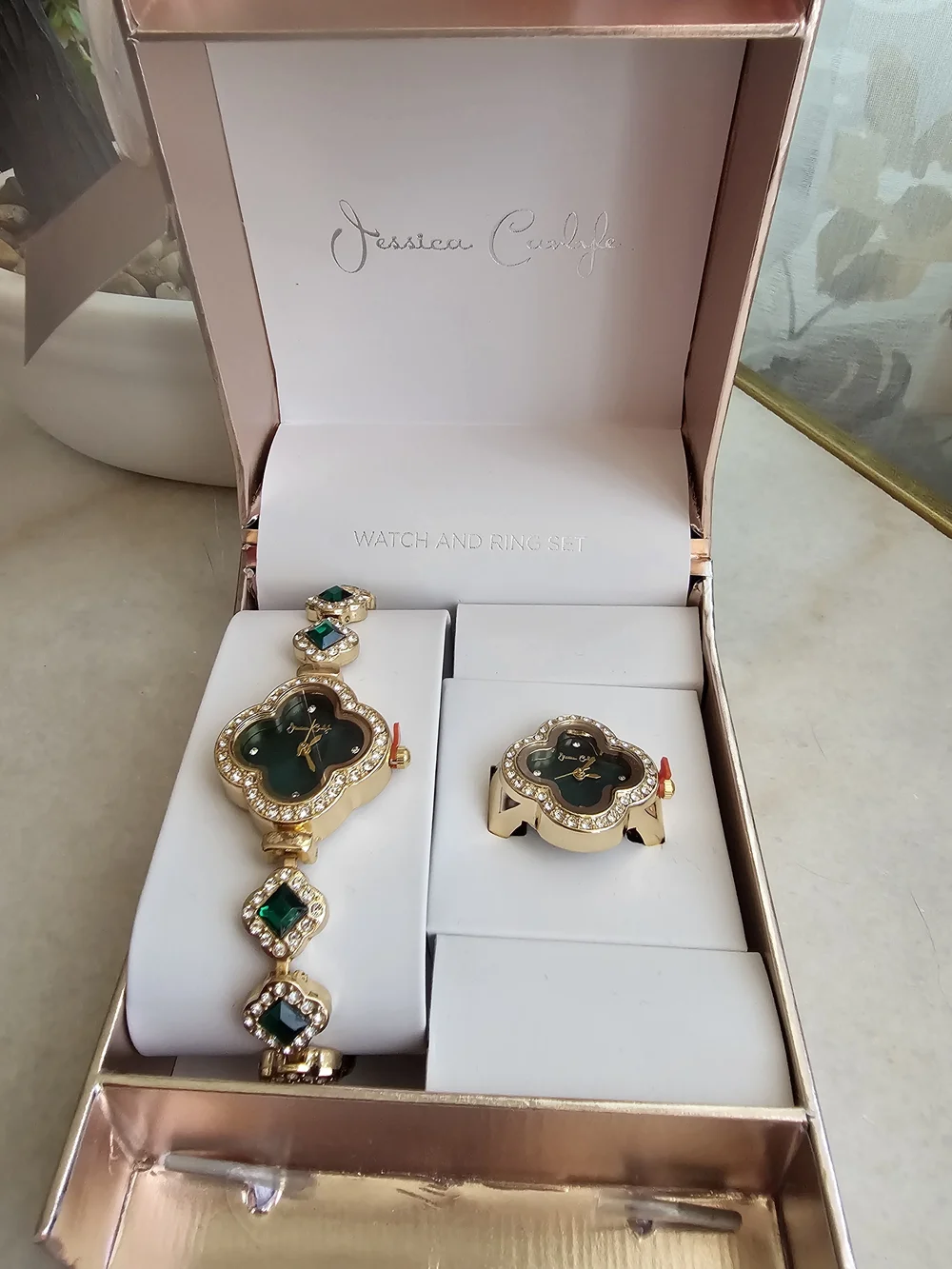 N/A elegant gold